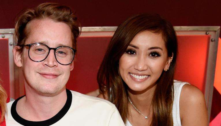 Звезда фильма "Один дома" обручился: кто стала избранницей актера