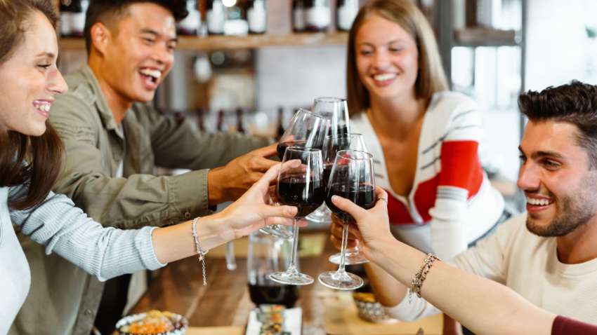 Чи корисний алкоголь у невеликих кількостях для здоров’я: нове дослідження вчених