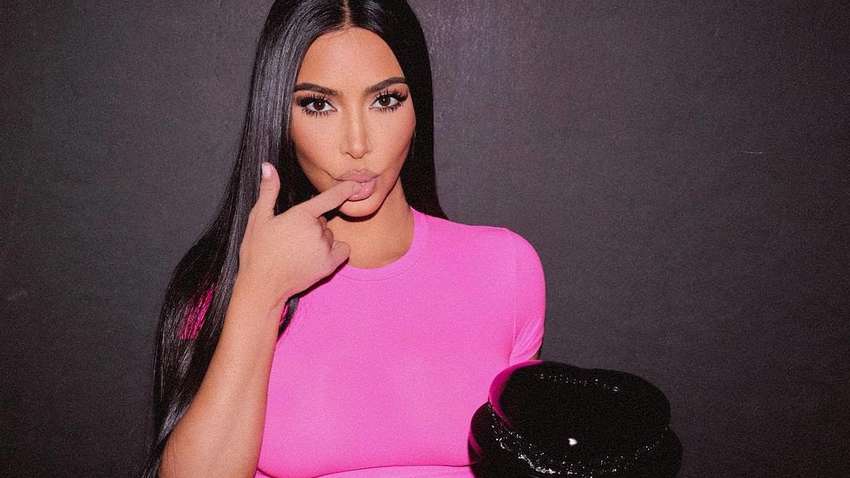 Кім Кардашьян випустила колекцію білизни до 14 лютого (ФОТО) Кім Кардашьян випустила колекцію білизни до 14 лютого (ФОТО)