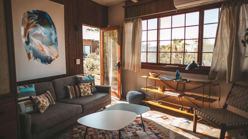 Женщина выкрасила стены кофе и взбудоражила сеть