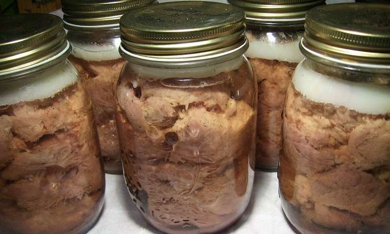 В Ровенской области после употребления консервы умер мужчина 