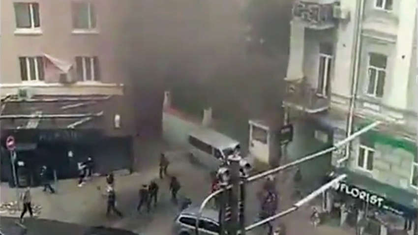 Возле офиса Медведчука в Киеве прогремел взрыв: опубликованы фото и видео