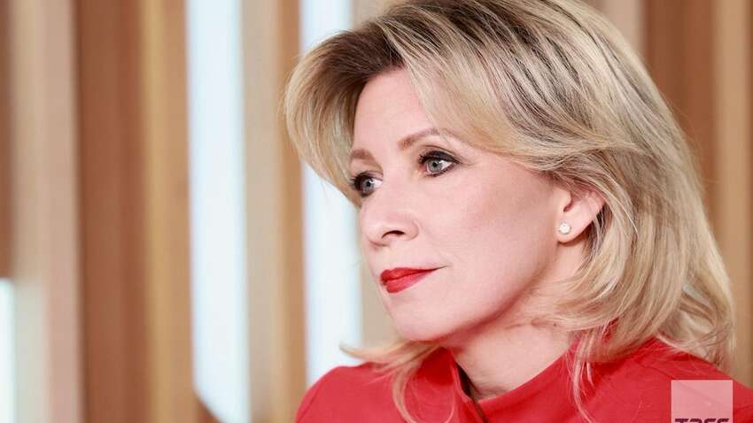 У Кремлі висміяли "ляпас" Макрону від дружини У Кремлі висміяли "ляпас" Макрону від дружини