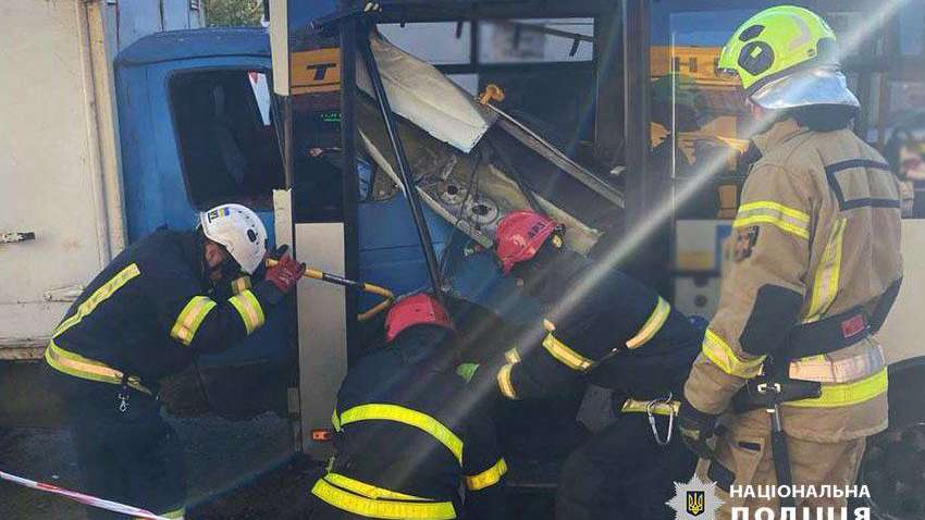 В ДТП в Киеве погибла пассажирка маршрутки и еще травмированы: что будет виновному