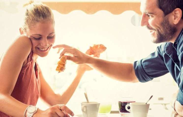 Відома сексолог розкрила секрети флірту: як привернути увагу бажаної людини