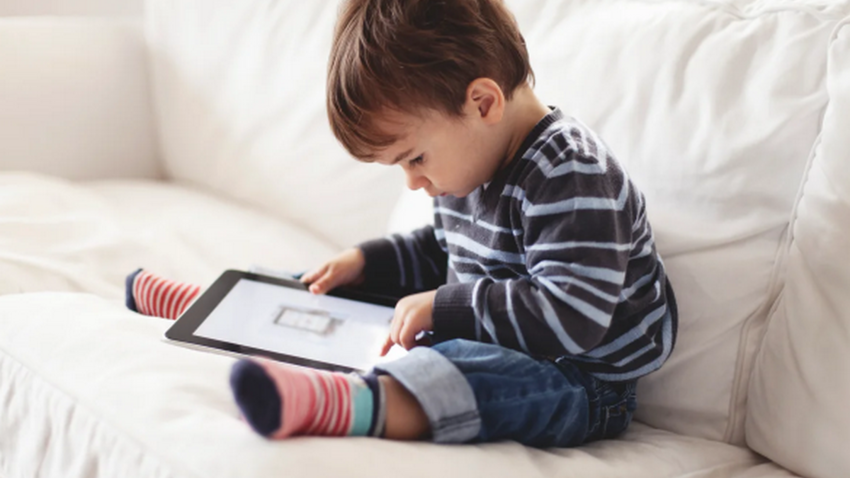 Ученые показали, как выглядит мозг ребенка во время чтения книг и игр на планшете