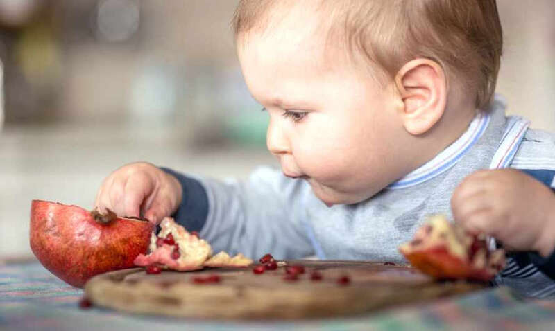 Безопасно ли давать ребенку гранат: ответ диетолога