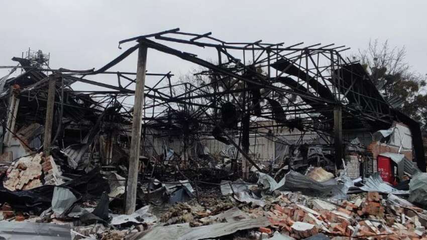 Вражеские дроны уничтожили отделение "Новой почты" в Чугуеве - сгорели посылки на миллионы гривен Вражеские дроны уничтожили отделение "Новой почты" в Чугуеве - сгорели посылки на миллионы гривен