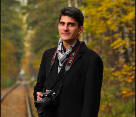 Фотограф, показавший миру путинский бронепоезд, эмигрировал Фотограф, показавший миру путинский бронепоезд, эмигрировал