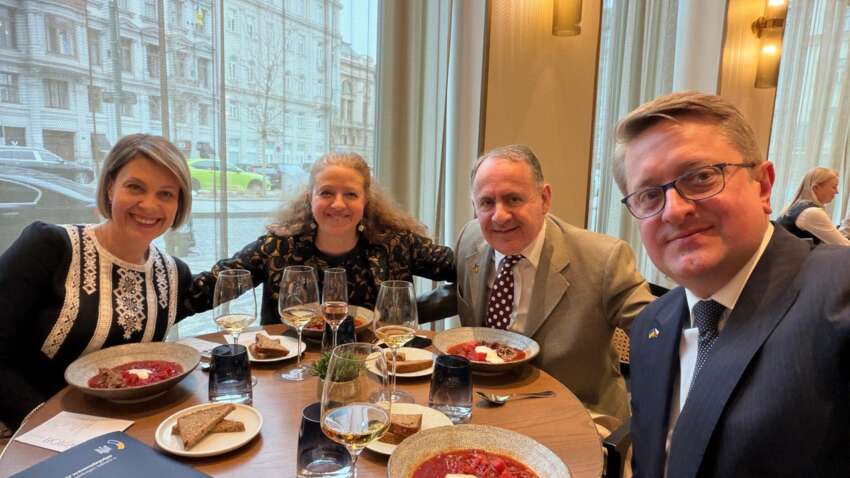 Борщ підкорює Європу: у Празі влаштували гучну презентацію української культури Борщ підкорює Європу: у Празі влаштували гучну презентацію української культури