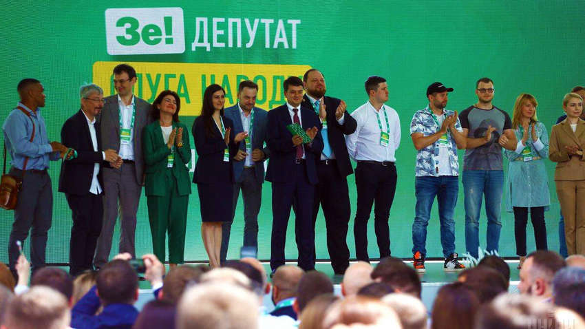 Что обещали депутатам от "Слуги народа": пряники и кнут Офиса президента