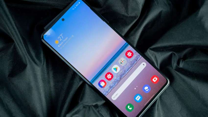 Компания Samsung неожиданно представила очередной смартфон