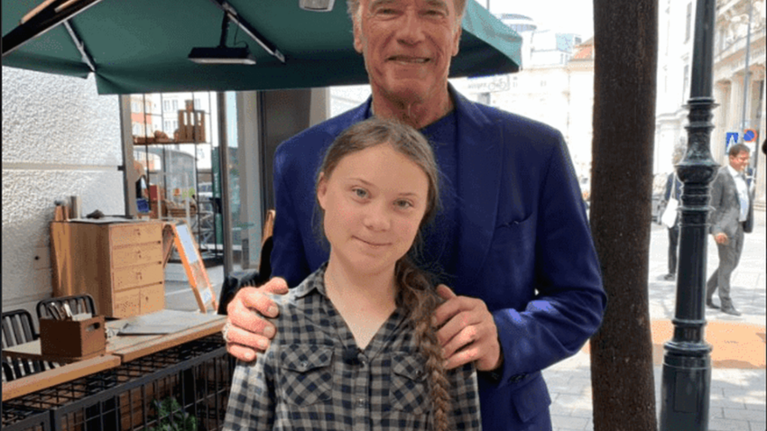 Эко-активистка Грета Тунберг получила электрокар от Шварценеггера