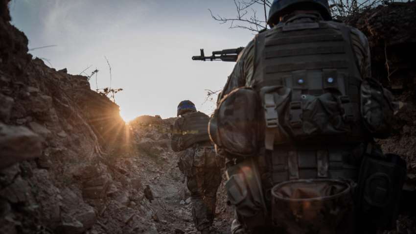 Украинская тактика "медленного отступления" и потери городов может победить Россию: как она работает