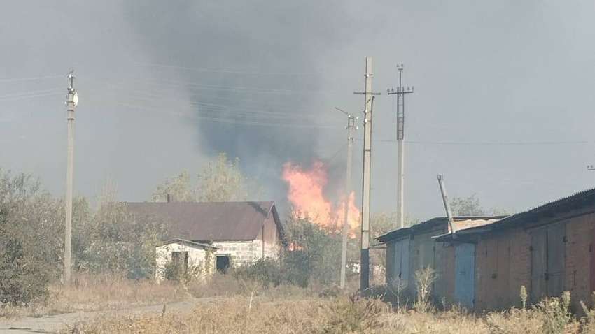 Оккупанты из танка расстреляли дом на Харьковщине (ФОТО) Оккупанты из танка расстреляли дом на Харьковщине (ФОТО)