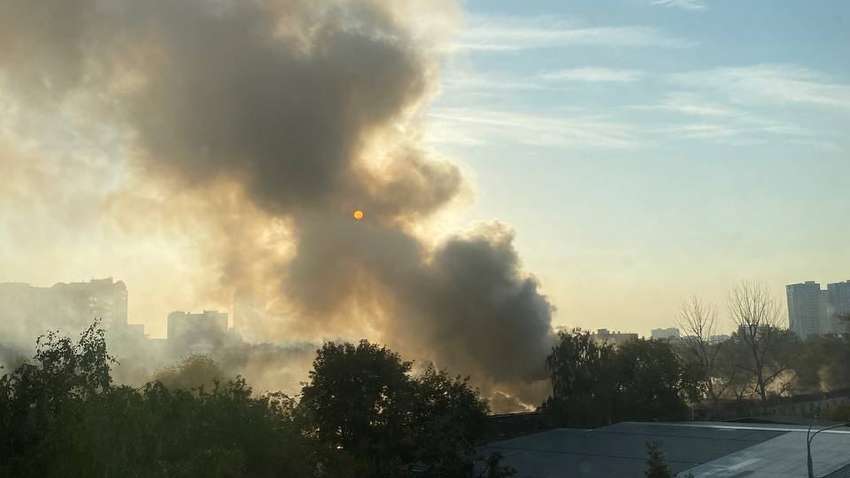 В Москве сильный пожар, в аэропортах ввели план "Ковер" В Москве сильный пожар, в аэропортах ввели план "Ковер"