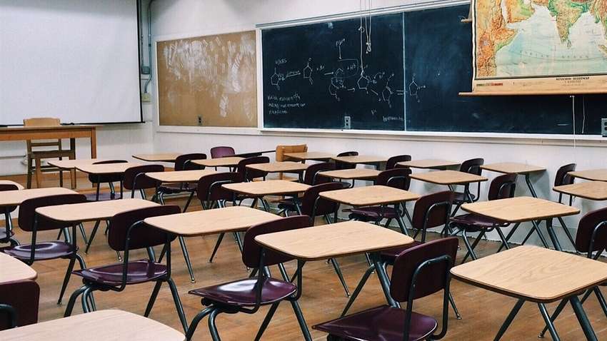 Почему школы будут закрывать даже если все учителя вакцинированы Почему школы будут закрывать даже если все учителя вакцинированы