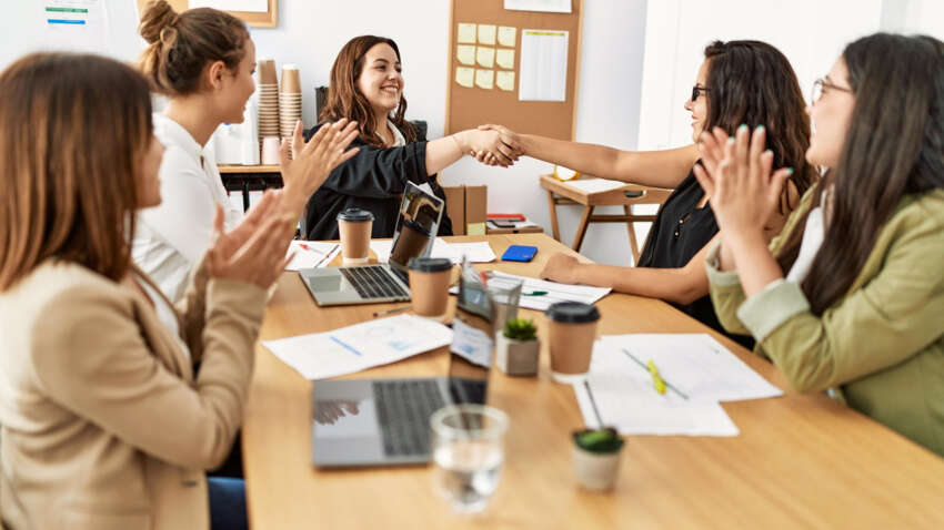 Топ-5 жіночих професій 2025 року: де жінки досягають успіху Топ-5 жіночих професій 2025 року: де жінки досягають успіху