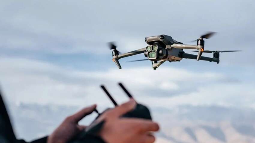 Літак із Зеленським переслідували невідомі дрони: подробиці інциденту 