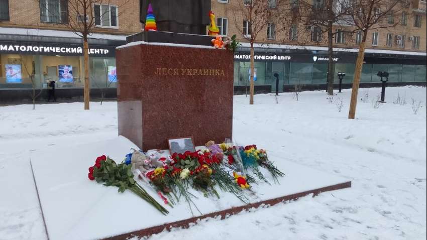 В Москві з'явився меморіал жертвам ракетного обстрілу по будинку в Дніпрі