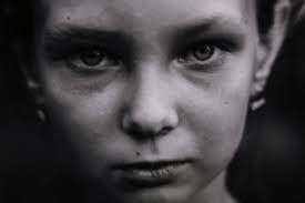 В Нигерии женщина заперла 10-летнего мальчика в клетке с собаками за поцарапанный автомобиль