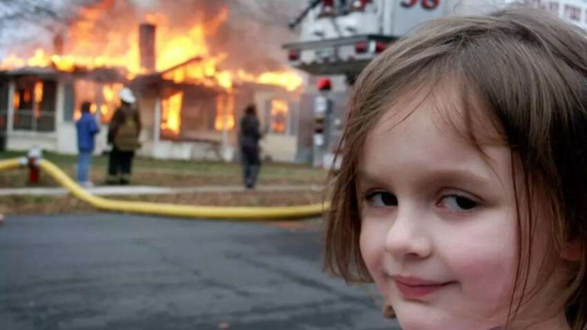 Прошло 20 лет: как сегодня выглядит "девочка-катастрофа" из культового мема (ФОТО) Прошло 20 лет: как сегодня выглядит "девочка-катастрофа" из культового мема (ФОТО)