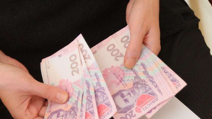 Миллиону украинцев раздадут по 8 тысяч гривен: кто может получить выплату Миллиону украинцев раздадут по 8 тысяч гривен: кто может получить выплату