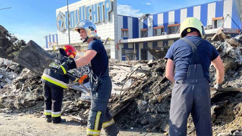 СБУ установила российских генералов, которые отдавали приказ для удара по "Эпицентру" в Харькове СБУ установила российских генералов, которые отдавали приказ для удара по "Эпицентру" в Харькове