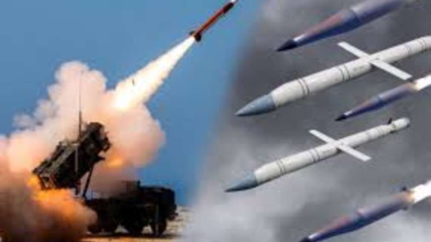 Майже тисячу дронів і сотня ракет: РФ незабаром нещадно атакує Україну Майже тисячу дронів і сотня ракет: РФ незабаром нещадно атакує Україну