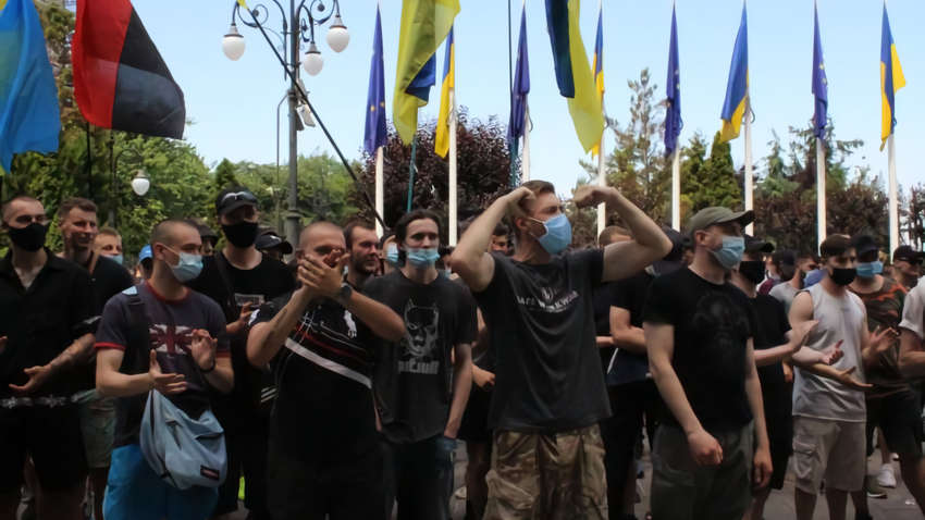 Митинг под стенами ОП: почему активисты требуют у президента отставки Данилова (ФОТО, ВИДЕО)