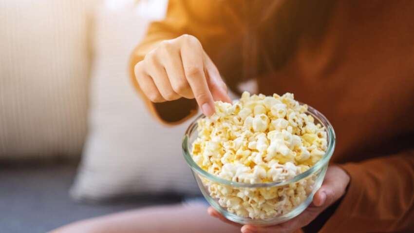 Попкорн із мікрохвильовки дуже небезпечний: що показало дослідження вчених