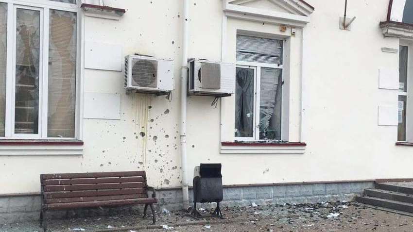 Оккупанты атаковали FPV-дронами железнодорожный вокзал на Сумщине Оккупанты атаковали FPV-дронами железнодорожный вокзал на Сумщине