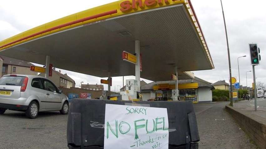Топливный кризис в Британии: власти мобилизовали армию для перевозки бензина на АЗС