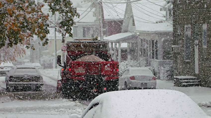 Чорніє при нагріванні: в США випав «фейковий» сніг (ВІДЕО) Чорніє при нагріванні: в США випав «фейковий» сніг (ВІДЕО)