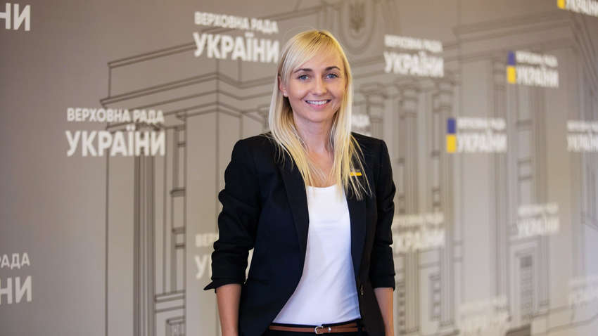 "Собака-тапки-погрызяка" и "котик-муркотик": что еще задекларировала нардеп от "Голоса" Устинова