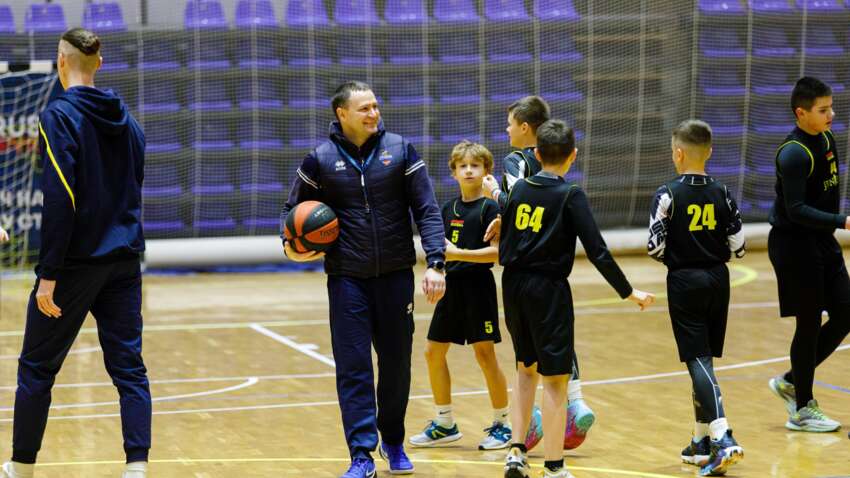 «Харьковские Соколы» при поддержке корпорации «Здоровье» борются в Суперлиге и уделяют внимание социальным инициативам