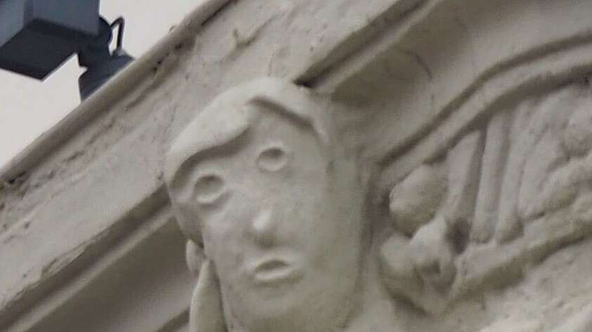 «Це схоже на карикатуру»: ще одну скульптуру спотворили під час реставрації (фото)