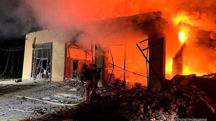 "Пылает ресторан": после мощных взрывов в Кривом Роге есть погибший - появились кадры последствий (ФОТО, ВИДЕО) "Пылает ресторан": после мощных взрывов в Кривом Роге есть погибший - появились кадры последствий (ФОТО, ВИДЕО)