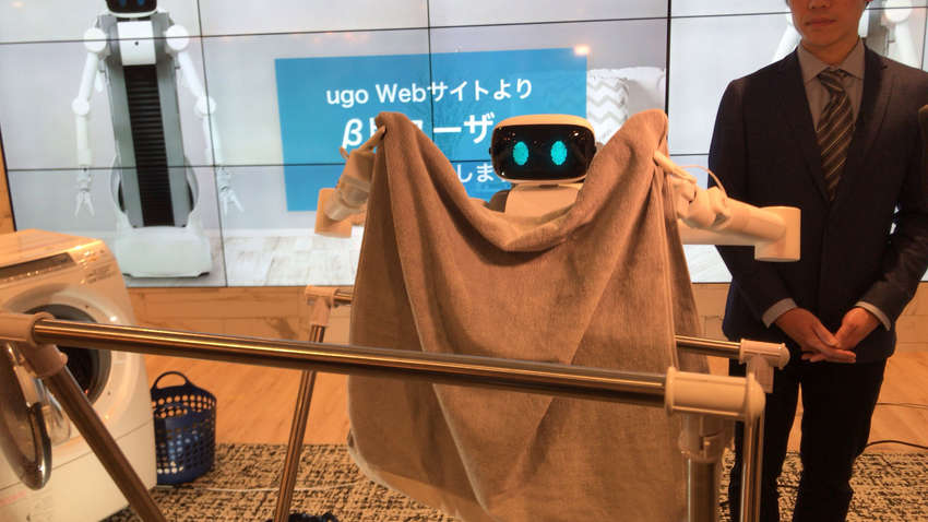 У Токіо роботи на швидкість розвішували білизну