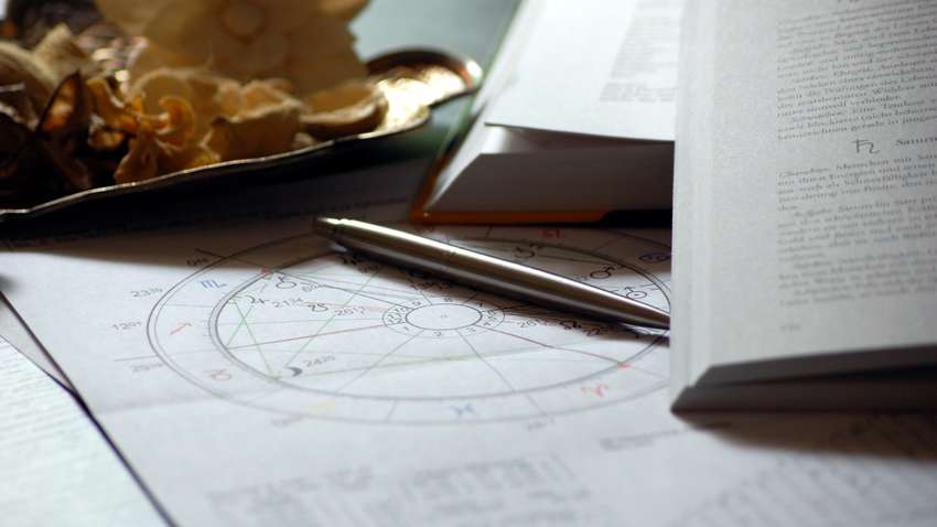 Гороскоп на 14 жовтня: кому не варто розповідати свої секрети
