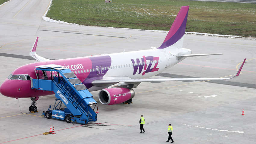 Через коронавірус Wizz Air скорочує кількість рейсів до Італії