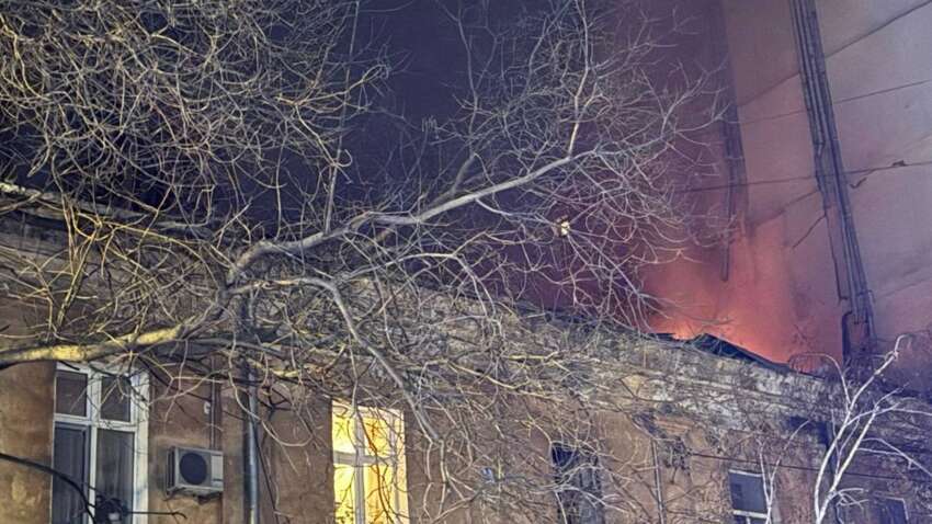 Одесса пылает: русский дрон попал в двухэтажный дом 