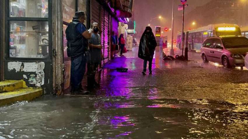 В Нью-Йорке и Нью-Джерси объявили чрезвычайное положение из-за шторма В Нью-Йорке и Нью-Джерси объявили чрезвычайное положение из-за шторма