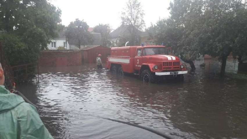 Негода в Україні: на Миколаївщині пошкоджено школи, в Кропивницькому – 100 будинків