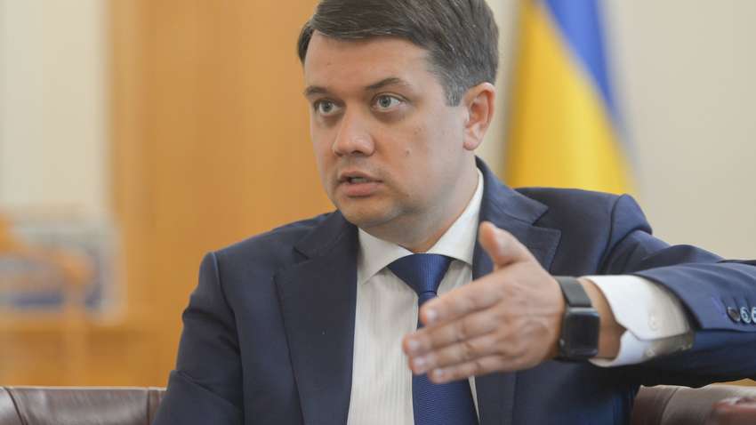Ставка на Разумкова: хто стоїть за перспективним політиком і чи варто Зеленському вже кусати лікті