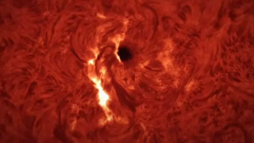 Звук, которого не должно быть: астроном "поймал" вспышку на Солнце и превратил его в жуткое аудио