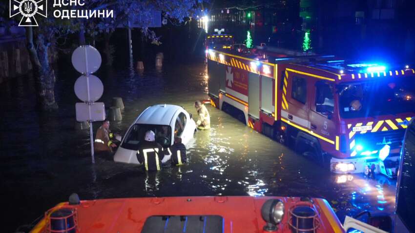 Трагедія в Одесі: через повінь загинула сім’я з п’ятьох людей Трагедія в Одесі: через повінь загинула сім’я з п’ятьох людей