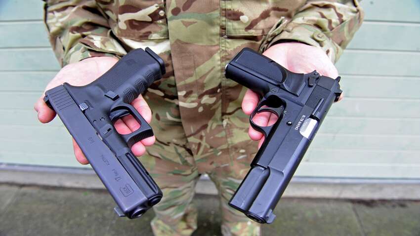 Пистолеты из багажника: как Glock продавал оружие американской полиции Пистолеты из багажника: как Glock продавал оружие американской полиции