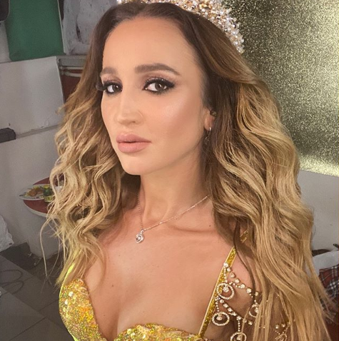 Співачка Ольга Бузова впала в натовп геїв