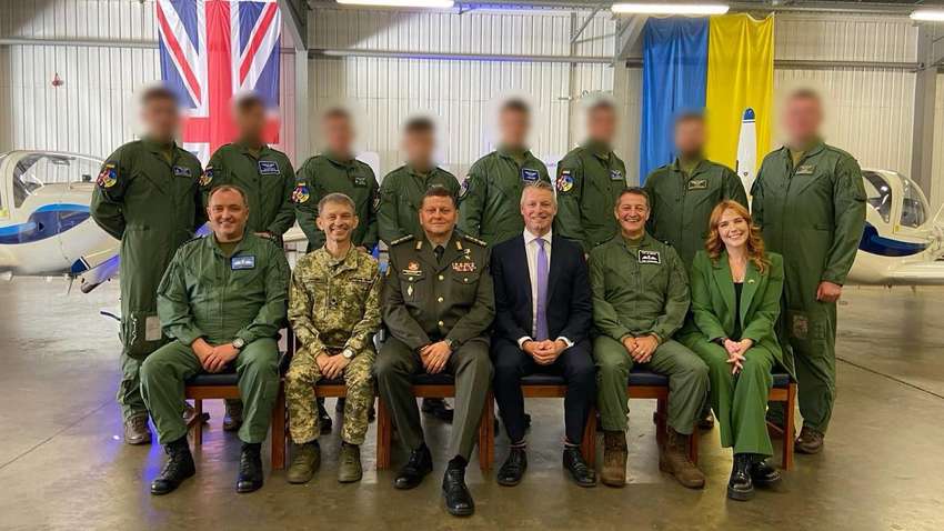 Залужный: Украинские пилоты завершили обучение в Великобритании